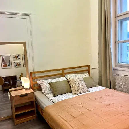1 Bedroom Close To Palmovka *