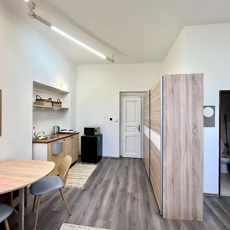 1 Bedroom Close To Palmovka Prag
