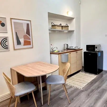 1 Bedroom Close To Palmovka